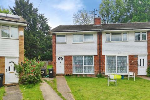 3 bed property, in Reynards Close, £335,000