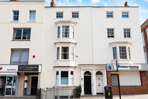 5 bed property, in Cecil Street, £400,000