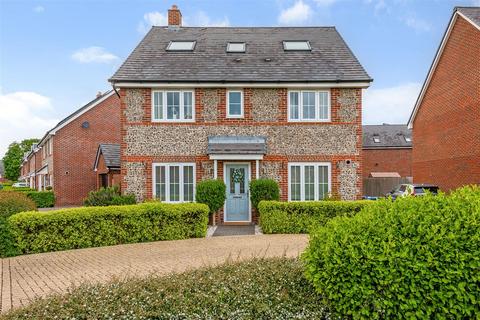 6 bed property, in Peckham Chase, £625,000