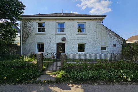 3 bed property, in Higher Downgate, £450,000