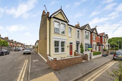 2 bed property, in Tavistock Road, £495,000