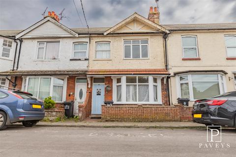 3 bed property, in Churchfield Road, £210,000
