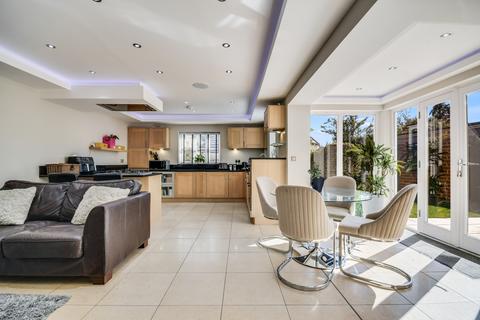 4 bed property, in Galleywood Road, £800,000