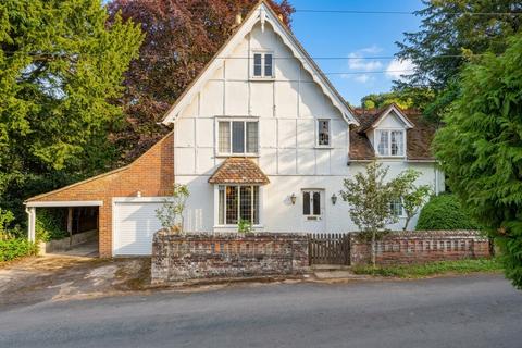 3 bed property, in Whiteleaf, £725,000