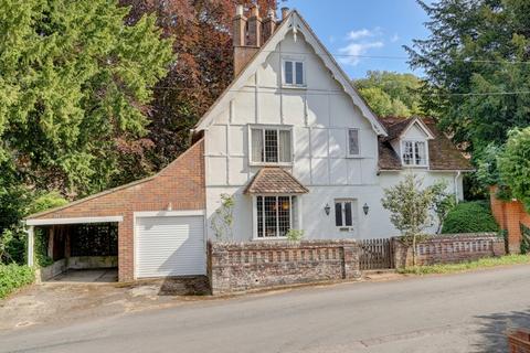 3 bed property, in Whiteleaf, £725,000