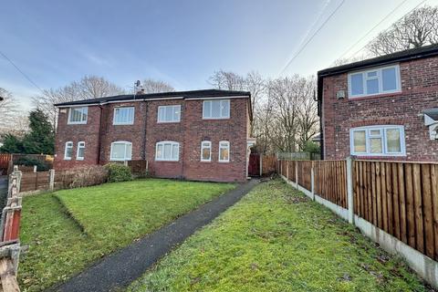 3 bed property, in Woodside Avenue, £180,000