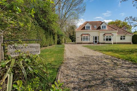 4 bed property, in Whatfield Road, £675,000