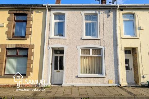 3 bed property, in Harcourt Terrace, £115,000