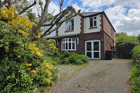 3 bed property, in Beach Road, £275,000