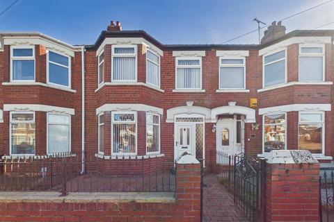 3 bed property, in Oaklands Drive, £195,000