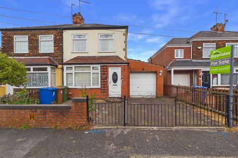 2 bed property, in Acadia Grove, £150,000