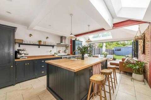 3 bed property, in Perry Rise, £650,000