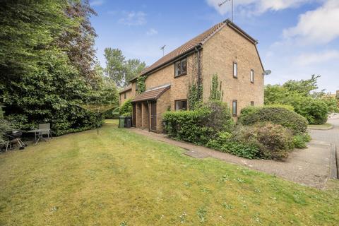 1 bed property, in Burdock Close, £220,000