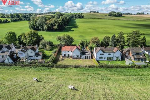 2 bed property, in Maplescombe Lane, £650,000