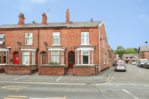 2 bed property, in Station Road, £170,000