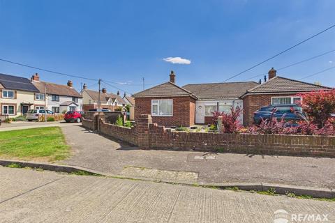 2 bed property, in Lodge Close, £235,000