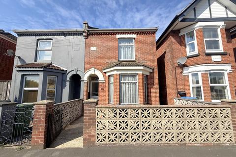 2 bed property, in Foundry Lane, £280,000
