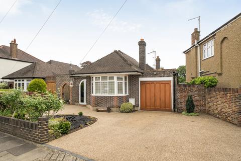 2 bed property, in Westholme Gardens, £800,000