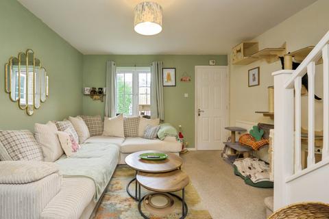 2 bed property, in Clare Street, £180,000