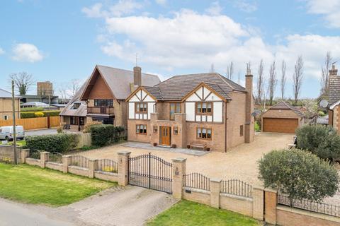 6 bed property, in Orlingbury Road, £900,000