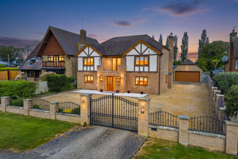6 bed property, in Orlingbury Road, £950,000