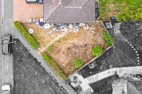3 bed property, in Land Adjacent To, £90,000