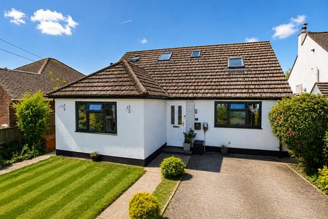 5 bed property, in Willow Tree Close, £550,000