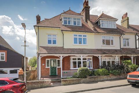 7 bed property, in Dickens Road, £900,000