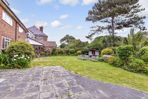 4 bed property, in Dover Road, £725,000