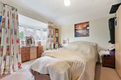 4 bed property, in Pragnell Road, £600,000