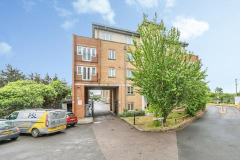 2 bed property, in Capstan Drive, £180,000