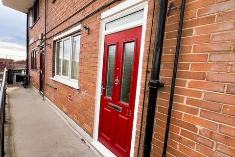 2 bed property, in Bellefield Street, £120,000