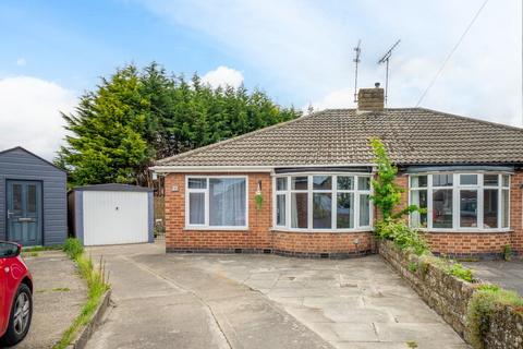2 bed property, in Beech Glade, £270,000
