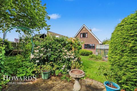 3 bed property, in Poplar Drive, £300,000