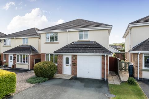 3 bed property, in Long Croft, £300,000