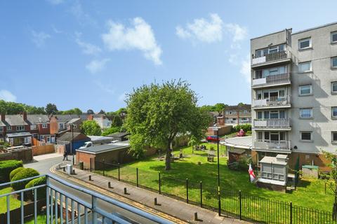 3 bed property, in Fir Tree Grove, £185,000