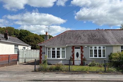 2 bed property, in Tag Lane, £275,000