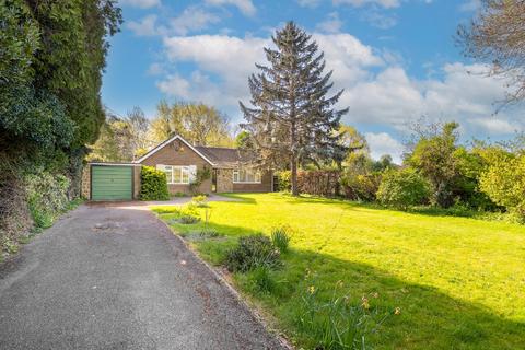 4 bed property, in New Road, £600,000