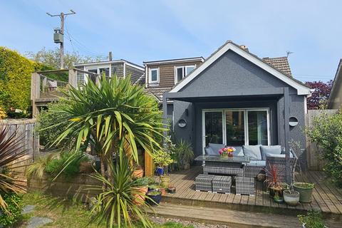 4 bed property, in School Hill, £495,000