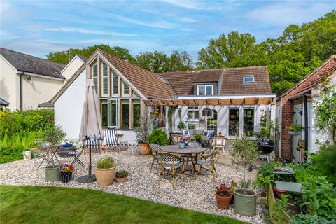 4 bed property, in Heatherwold, £850,000