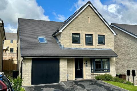 5 bed property, in Overton Lane, £595,000