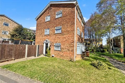 4 bed property, in Lonsdale Drive, £300,000