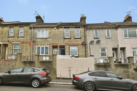 3 bed property, in Mount Road, £240,000