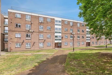 1 bed property, in Avelon Road, £130,000
