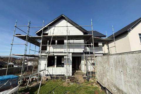 4 bed property, in 22, £192,000