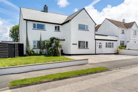 5 bed property, in Grenville Road, £895,000