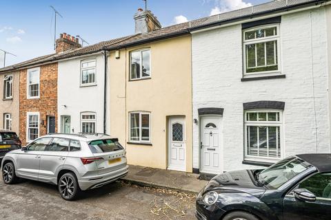 2 bed property, in Milton Road, £325,000