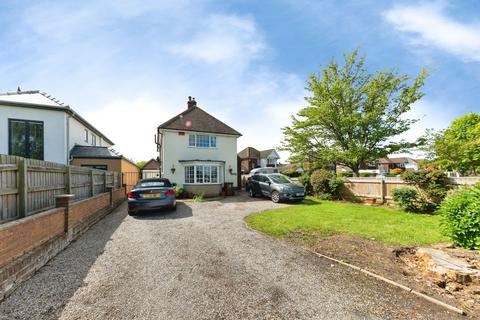 3 bed property, in Weelsby Road, £270,000