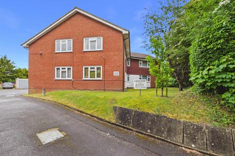 1 bed property, in Reddown Road, £167,500