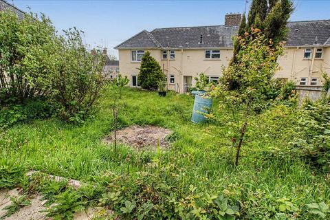 2 bed property, in 38B Cross Park, £90,000